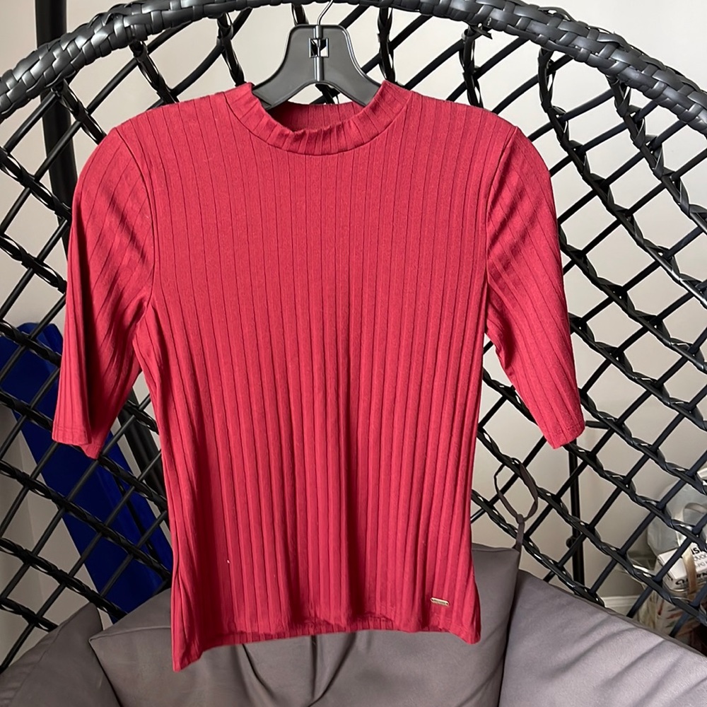 Hollister red mid sleeve top